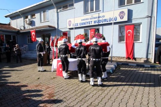 Kanserden hayatını kaybeden Polis Memuru gözyaşlarıyla uğurlandı