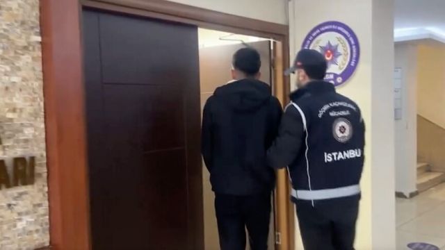 Yabancı uyruklu kişilere sahte belgelerle ikamet izni alan şebeke, İstanbul Polisince çökertildi
